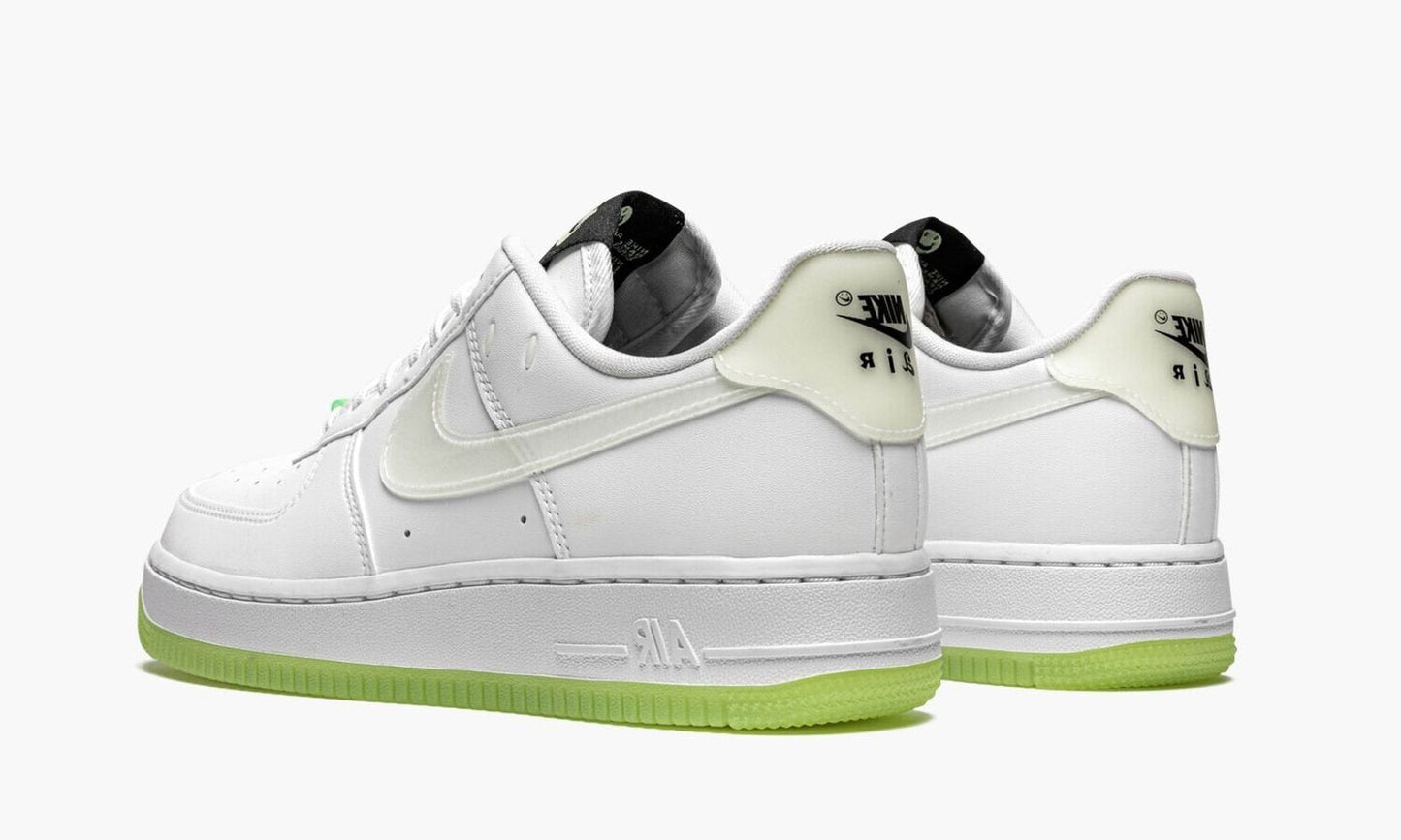 Nike AirForce 1 Low '07 sneakers have a Nike day