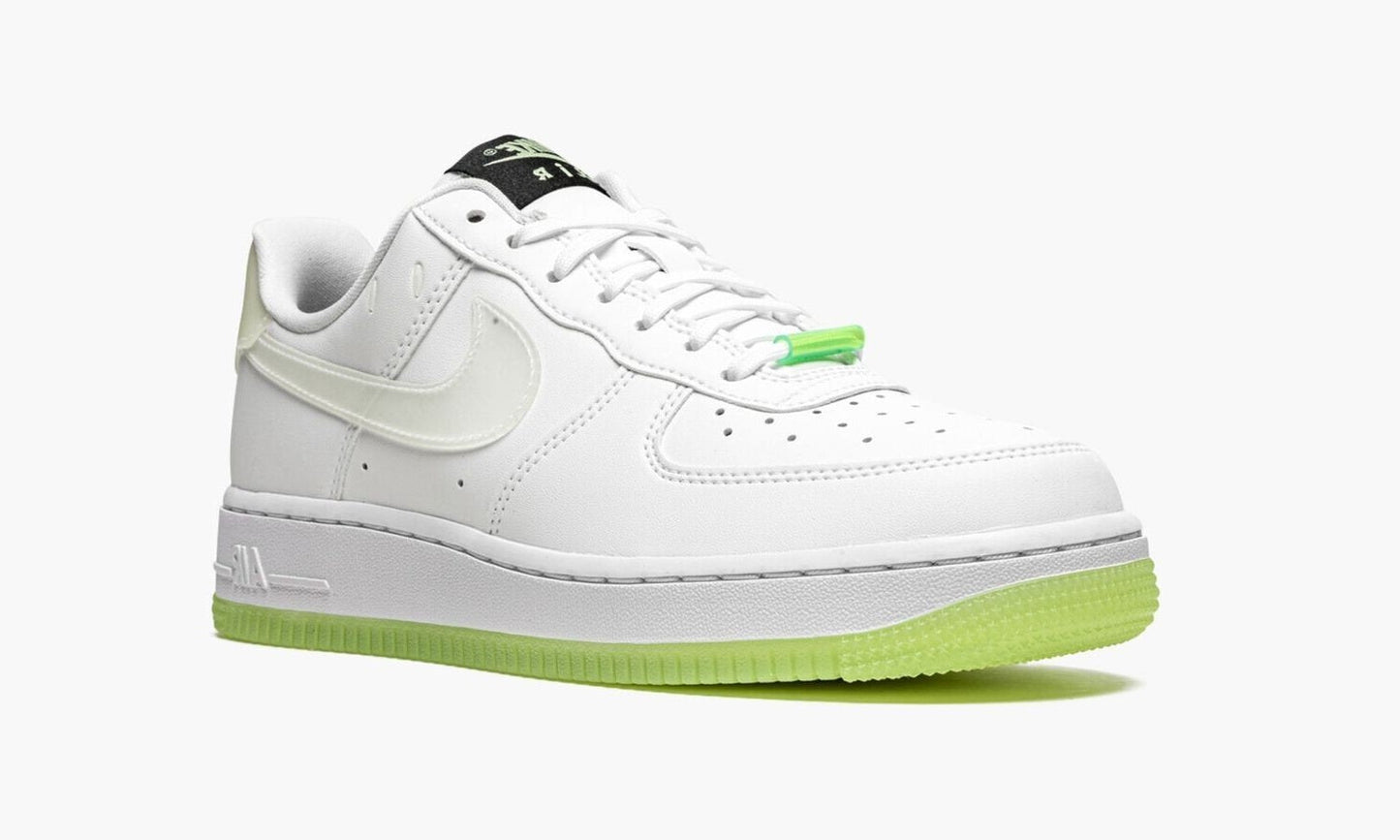 Nike AirForce 1 Low '07 sneakers have a Nike day