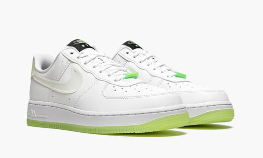 Nike AirForce 1 Low '07 sneakers have a Nike day